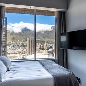 https://stunning-1-bedroom-apartment-with-mountain-views.hotels-capetown.com